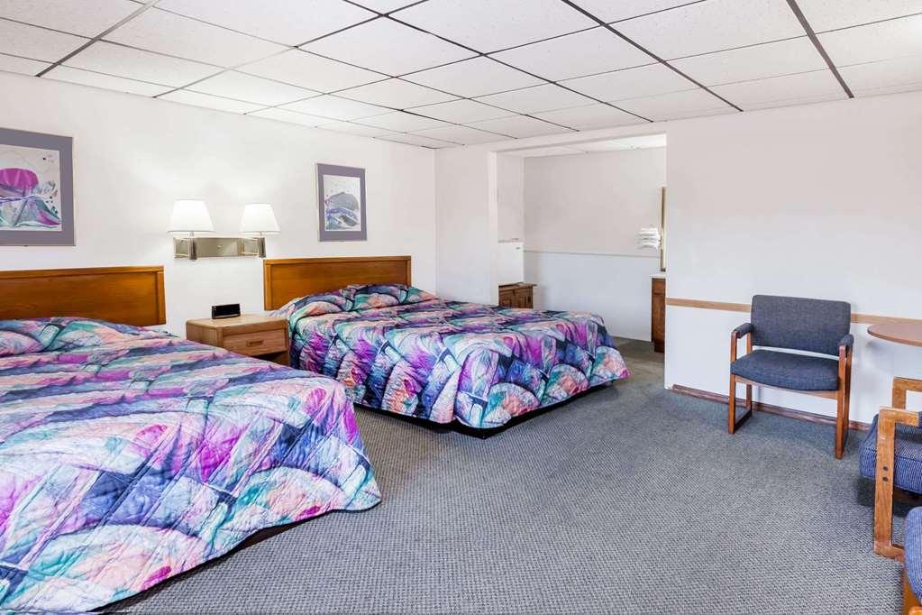 Knights Inn Mackinaw City Habitación foto