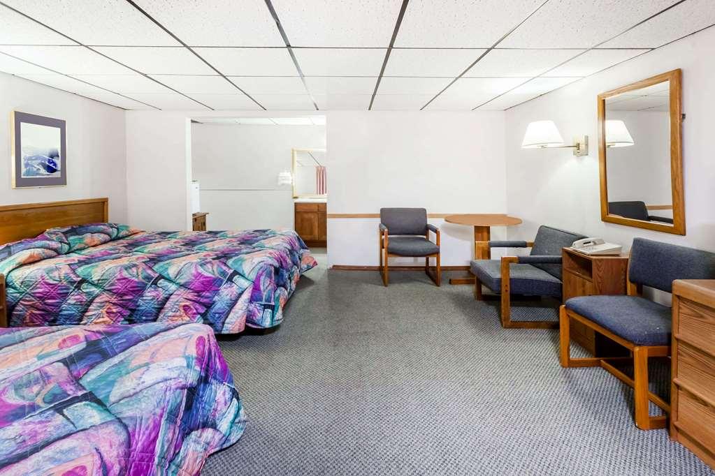 Knights Inn Mackinaw City Habitación foto