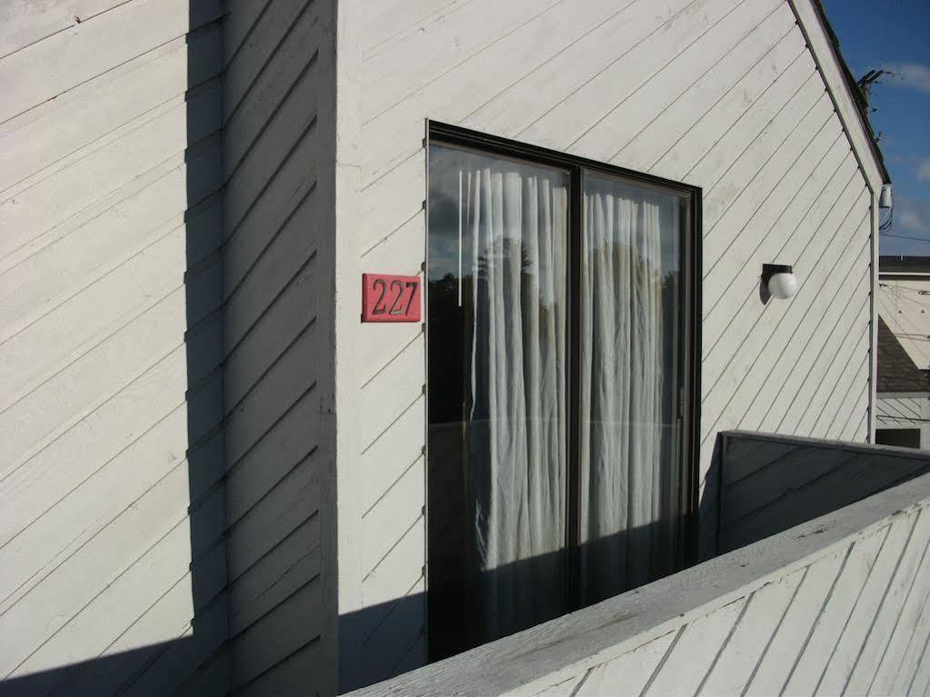 Knights Inn Mackinaw City Exterior foto